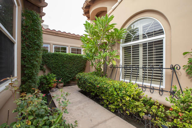 79620 Rancho La Quinta Drive, La Quinta CA: https://media.crmls.org/mediaz/0c6d1380-9485-47f2-9426-606c140d76fa.jpg