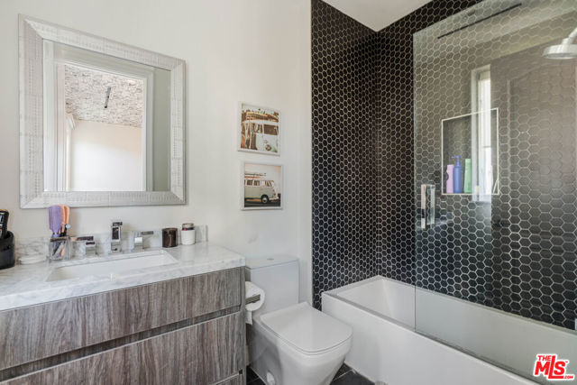 6 Bed Home for Sale in Calabasas, California