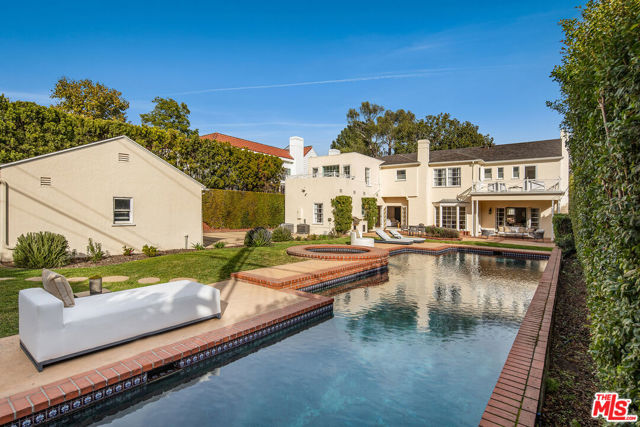 625 N Sierra Drive, Beverly Hills CA: https://media.crmls.org/mediaz/0c6dfced-9f3c-4d85-aa01-8031f0813d1c.jpg