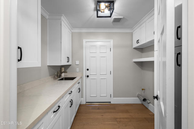 29340 Castlehill Drive, Agoura Hills CA: https://media.crmls.org/mediaz/0c6e4445-0305-4774-9dc2-3bfcfbb53d9b.jpg