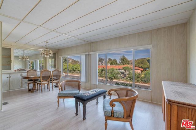 23777 Mulholland Highway, Calabasas CA: https://media.crmls.org/mediaz/0c6e51dc-23a5-44c3-99d7-342d03c37d3a.jpg