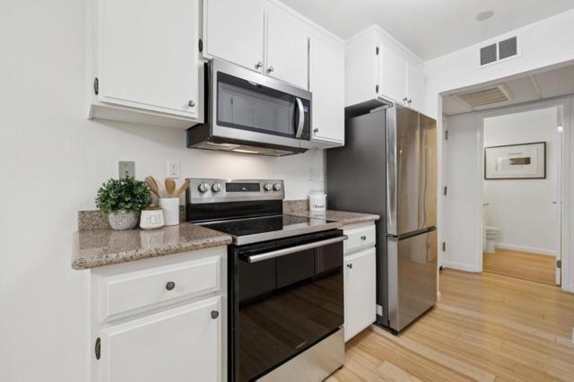 226 W Edith Avenue, Los Altos CA: https://media.crmls.org/mediaz/0c6e7a60-d87c-4dbc-9f00-77effe3eee5c.jpg