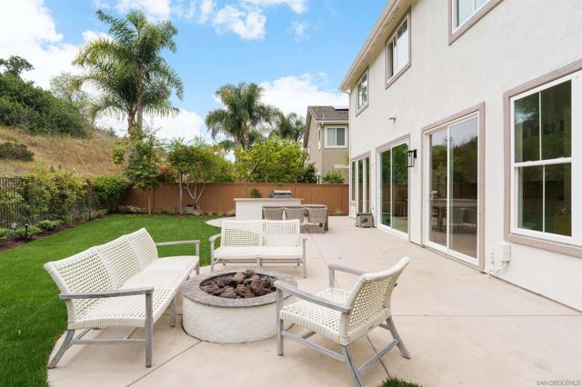 5077 Ashberry, Carlsbad CA: https://media.crmls.org/mediaz/0c6e83e9-4b69-44bb-ab69-2e49d7fd50fc.jpg