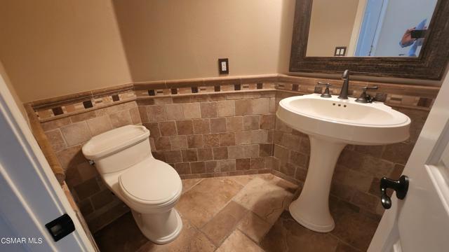 4932 Barbados Court, Oak Park CA: https://media.crmls.org/mediaz/0c6ec2d6-0dc6-4342-a0c3-8e6f19976b7a.jpg