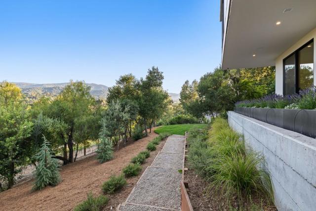 25251 La Rena Lane, Los Altos Hills CA: https://media.crmls.org/mediaz/0c6f1666-e1eb-4b52-9b4b-3c212e894350.jpg