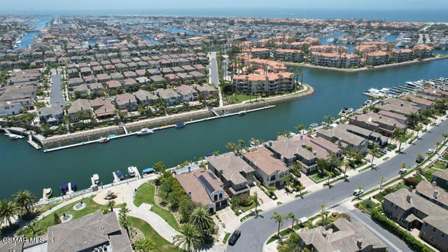 4014 Caribbean Street, Oxnard CA: https://media.crmls.org/mediaz/0c6f7531-3906-49bd-b784-7e63f3228144.jpg