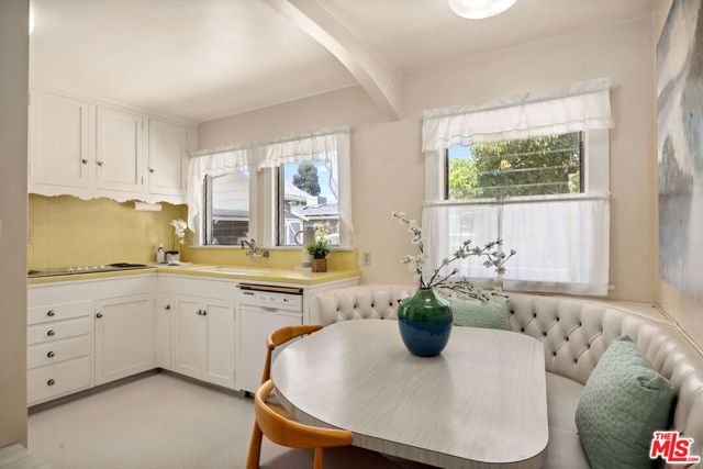 4155 Madison Avenue, Culver City CA: https://media.crmls.org/mediaz/0c70784b-ead7-4064-ad90-e76b165ae162.jpg