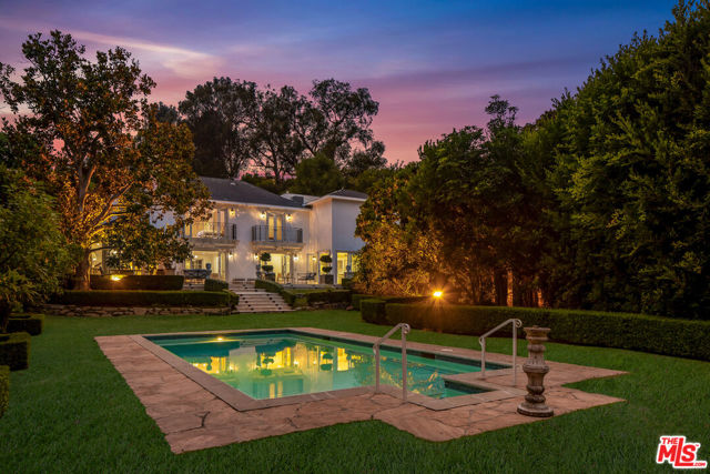 10914 Bellagio Road, Los Angeles CA: https://media.crmls.org/mediaz/0c709546-ae21-4c83-8697-919b87a3a50a.jpg