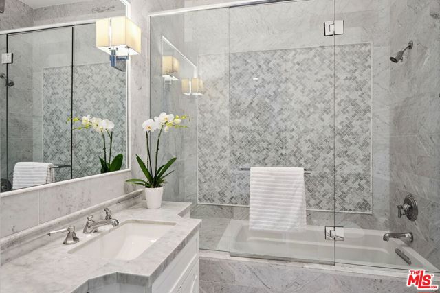 1600 Clear View Drive,  CA: https://media.crmls.org/mediaz/0c70c8a6-da3d-41ff-9b2d-521fdf5350ef.jpg