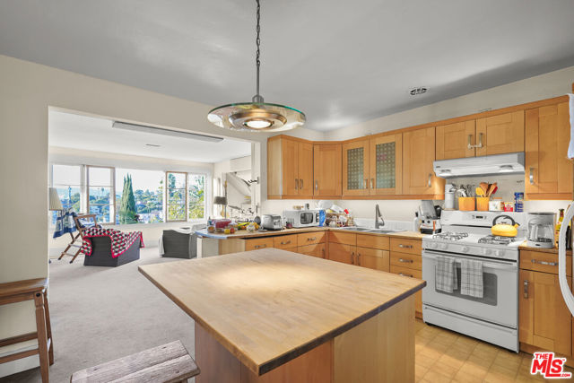 656 Parkman Avenue, Los Angeles CA: https://media.crmls.org/mediaz/0c70d6d4-cc1b-4e8b-ba50-29c5771e8c82.jpg
