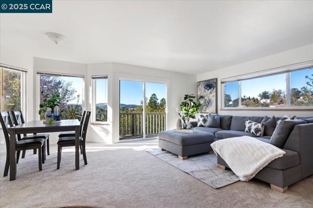 207 Midway Dr, Martinez CA: https://media.crmls.org/mediaz/0c713e9f-98f2-490b-bfeb-f420c835d898.jpg