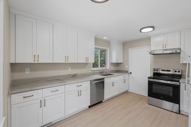 620624 Mcclellan Avenue, Monterey CA: https://media.crmls.org/mediaz/0c728726-9a5b-4651-8f62-f2fca30aee34.jpg