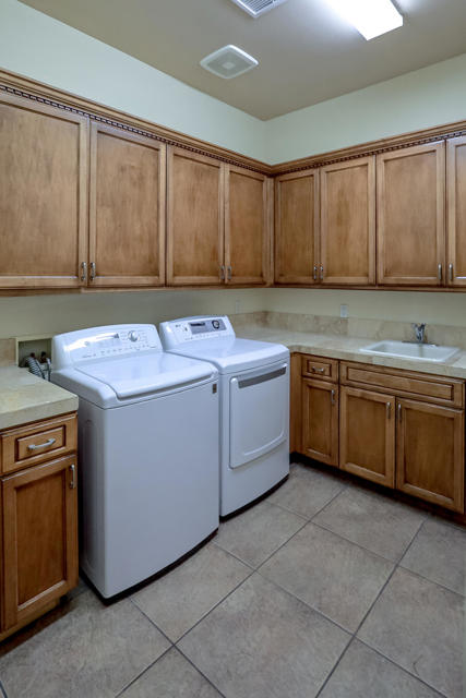 16 Villaggio Place, Rancho Mirage CA: https://media.crmls.org/mediaz/0c72bdf9-8870-4f4d-b529-26b29dc74b2a.jpg