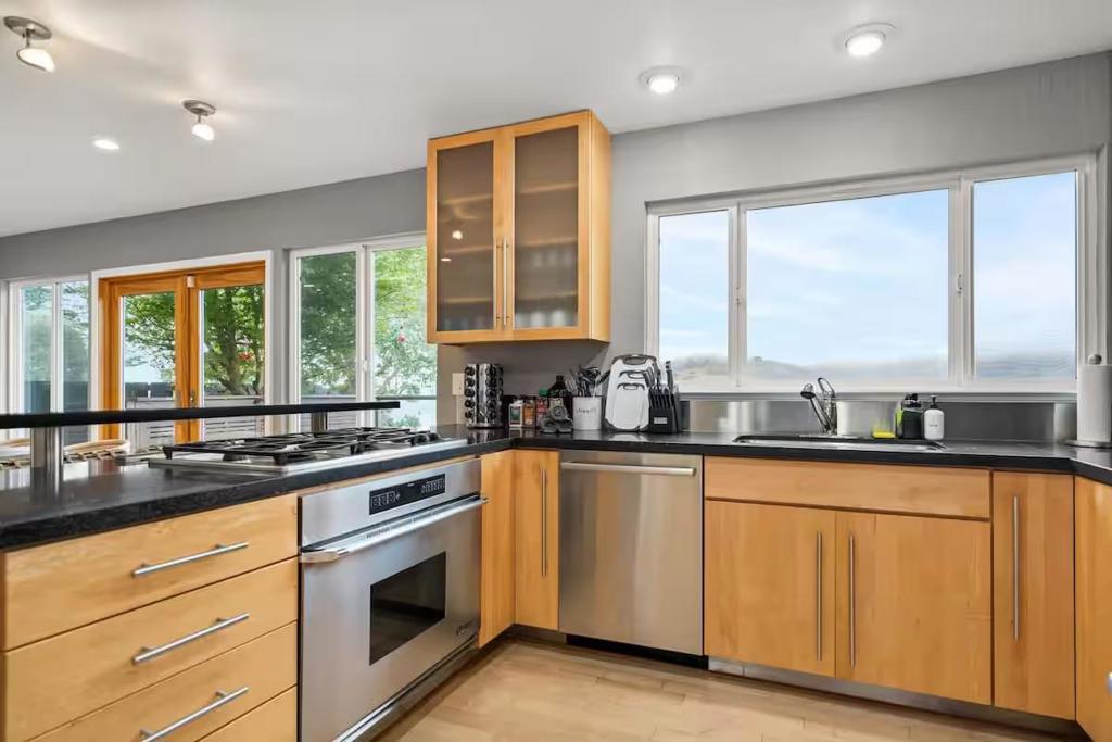 0C733744 9B22 41C9 A287 670Be0168B2E 63 Kathleen Court, Pacifica, Ca 94044 &Lt;Span Style='BackgroundColor:transparent;Padding:0Px;'&Gt; &Lt;Small&Gt; &Lt;I&Gt; &Lt;/I&Gt; &Lt;/Small&Gt;&Lt;/Span&Gt;