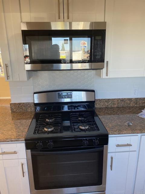 1011 13 El Cajon Boulevard, El Cajon CA: https://media.crmls.org/mediaz/0c735ab2-efac-4bc6-bd68-dbd0705290fe.jpg