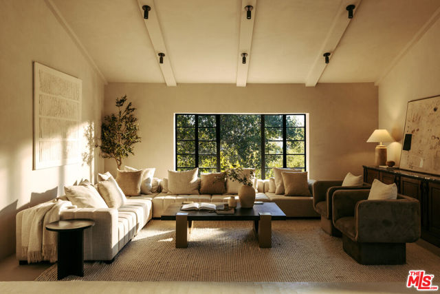 4790 Galendo Street, Woodland Hills CA: https://media.crmls.org/mediaz/0c736a31-6e5c-47ec-ab3a-55fb61b596c9.jpg