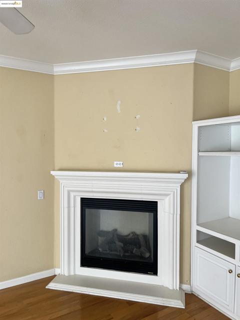 639 Pomona Dr, Brentwood CA: https://media.crmls.org/mediaz/0c73a932-d202-4f4a-bf2e-d0423b514628.jpg