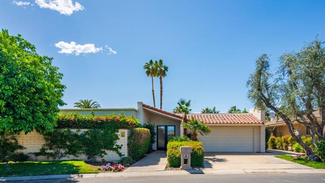 53 Colgate Dr, Rancho Mirage CA: https://media.crmls.org/mediaz/0c73bb8f-52be-4487-ba4e-9a20939a478c.jpg
