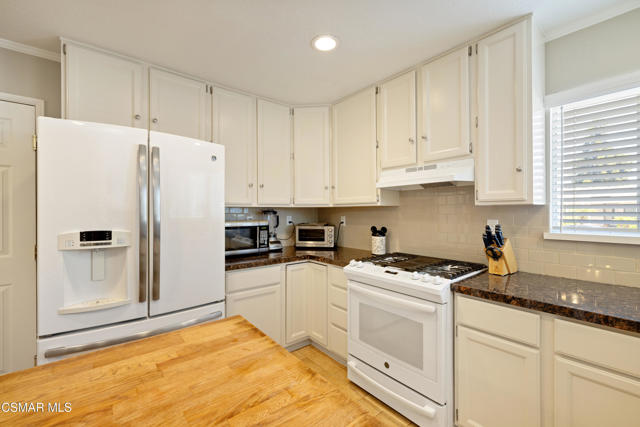 4536 Alpine Street, Simi Valley CA: https://media.crmls.org/mediaz/0c73d07c-2f22-445f-ad24-443170d200d8.jpg