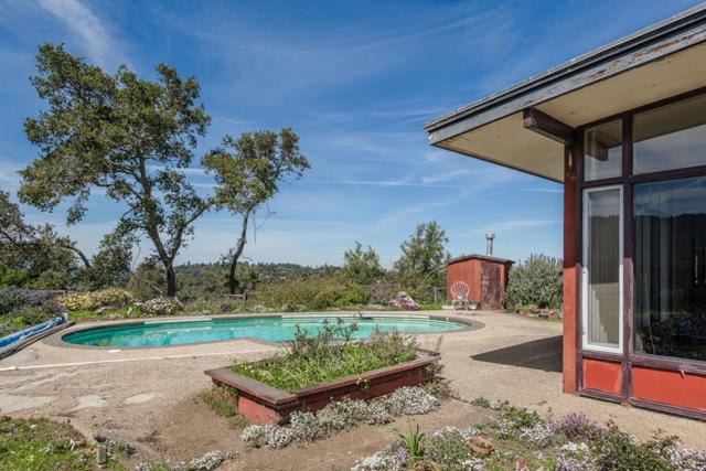 640 Los Trancos Road,  CA: https://media.crmls.org/mediaz/0c741438-f0bf-43bb-b78f-bcbda6b9468d.jpg