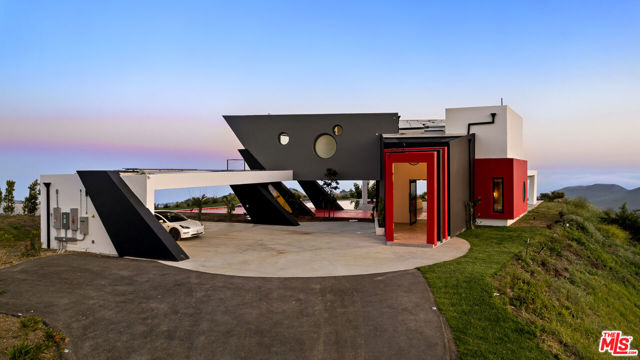 2514 Cayman Road, Malibu CA: https://media.crmls.org/mediaz/0c749549-5765-4eae-91ef-49de92b32361.jpg