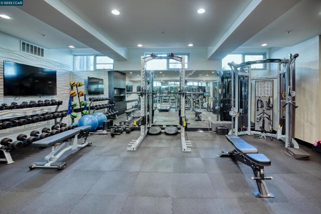 2655 Bush, San Francisco CA: https://media.crmls.org/mediaz/0c751dc6-099b-4ca9-9cfa-8e84649e111a.jpg