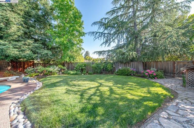 260 Mara Pl, San Ramon CA: https://media.crmls.org/mediaz/0c7562ed-2c0d-4be9-b0e4-ce68a5a567b4.jpg