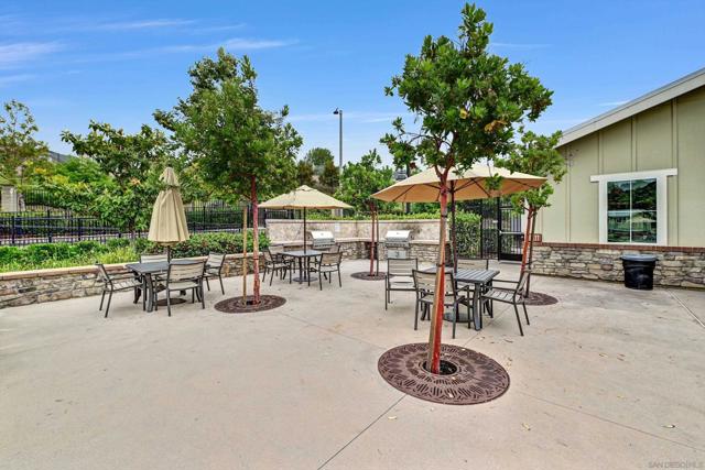 441 Ventasso Way, Fallbrook CA: https://media.crmls.org/mediaz/0c768b5f-60f3-43e8-acf7-23fd059b4139.jpg