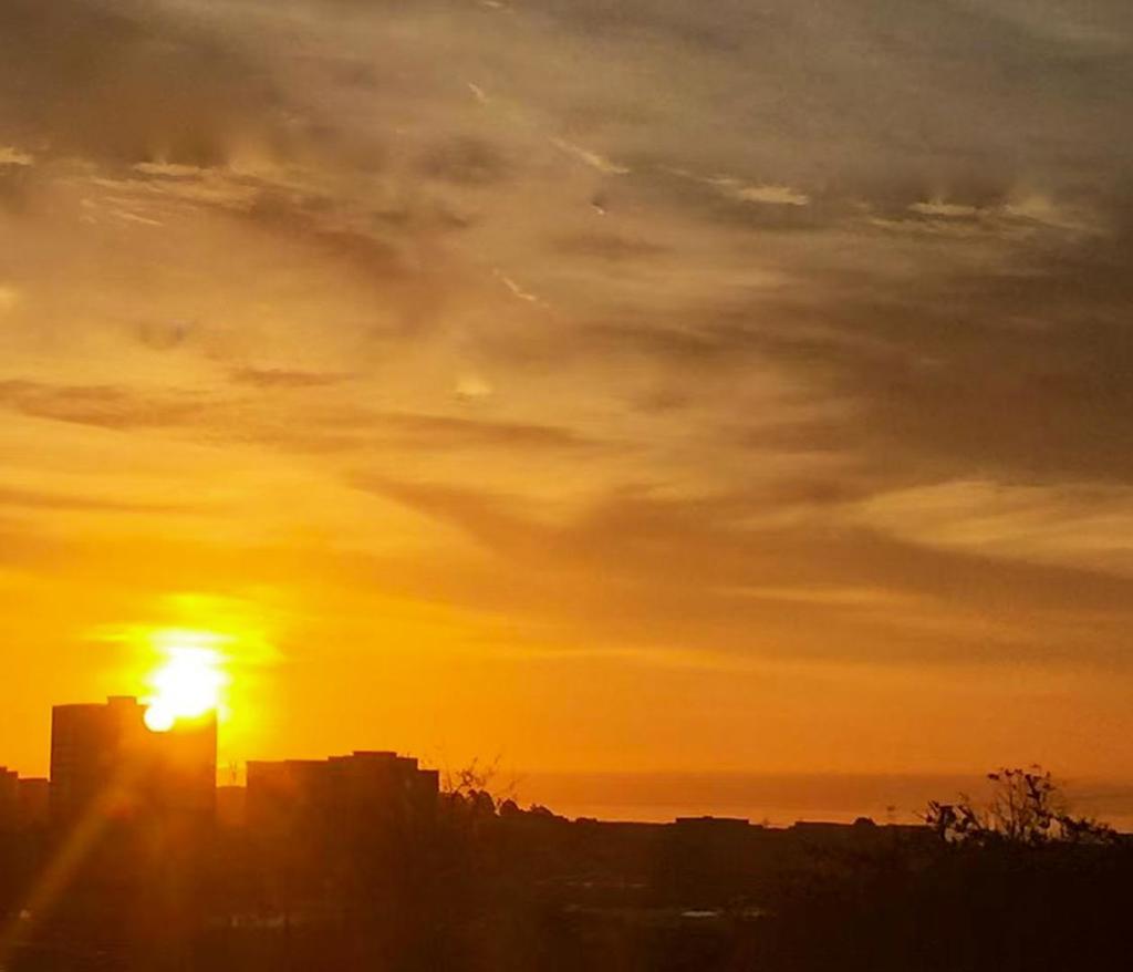 https://media.crmls.org/mediaz/0c76c393-00cc-445a-8b3d-28adf7aae7ba.jpg?preset=X-Large