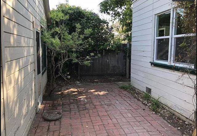 1275 Latham Street, Mountain View CA: https://media.crmls.org/mediaz/0c76cb51-42c2-4592-8804-a4350127540b.jpg