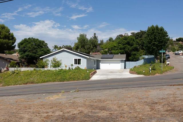 12274 Gay Rio Dr, Lakeside CA: https://media.crmls.org/mediaz/0c777bbc-5f2c-41bb-8070-30a80fd579d1.jpg
