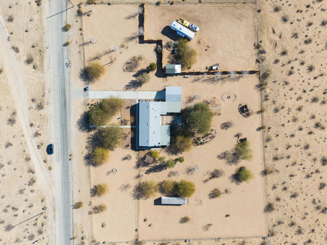62851 Aberdeen Drive, Joshua Tree CA: https://media.crmls.org/mediaz/0c77aac5-1691-4db6-a9d2-b5cb8a22fa1b.jpg