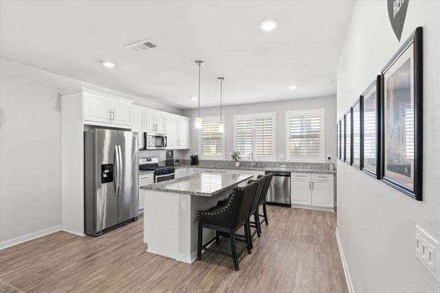 Detail Gallery Image 6 of 38 For 1837 Fauna Way, Chula Vista,  CA 91915 - 4 Beds | 3/1 Baths