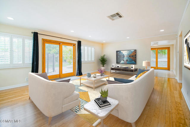 2111 Peak Place, Thousand Oaks CA: https://media.crmls.org/mediaz/0c78d90c-1663-4690-812e-d23cc8f1b48d.jpg