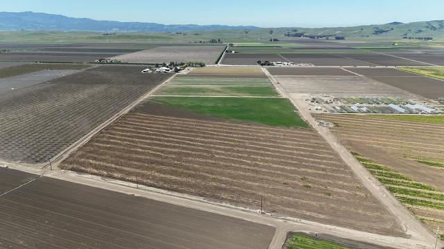 4211 Bolsa Road, Hollister CA: https://media.crmls.org/mediaz/0c790c5c-1ce6-400f-8de4-99230883e137.jpg