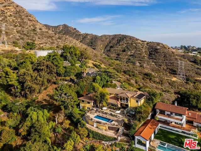 3595 Wonder View Drive, Los Angeles CA: https://media.crmls.org/mediaz/0c79b475-59ec-40c8-8d5b-1faac2e77ca9.jpg