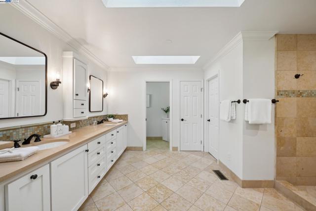 290 Bolla Ave, Alamo CA: https://media.crmls.org/mediaz/0c79f799-7ea2-45f2-930d-2b0186ac2e94.jpg