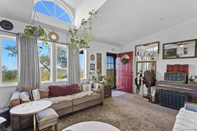 300 Thornton Dr, El Cajon CA: https://media.crmls.org/mediaz/0c7a269f-cd43-4590-b8ba-01db81415b2c.jpg