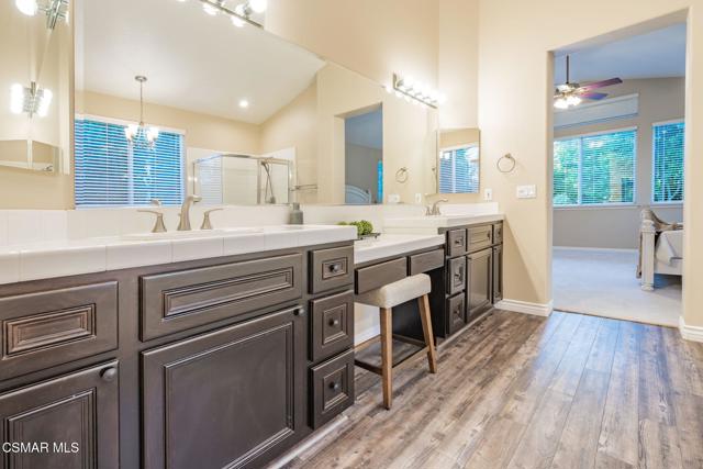 535 Winncastle Street, Simi Valley CA: https://media.crmls.org/mediaz/0c7b576d-16c7-4104-8a98-fc29602dade1.jpg