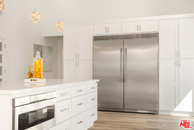 3536 Malibu Country Drive, Malibu CA: https://media.crmls.org/mediaz/0c7c0730-dab9-40ad-8ad8-48a6aea1dca7.jpg