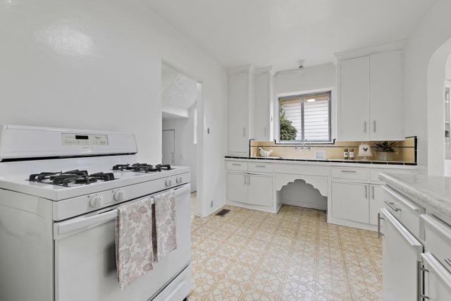 320 N 11th Street, San Jose CA: https://media.crmls.org/mediaz/0c7c9c41-261a-462e-9bd2-71f943e4901a.jpg