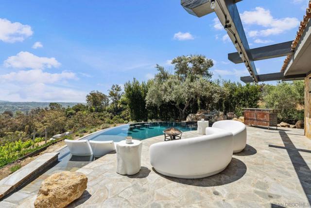 5653 Linea Del Cielo, Rancho Santa Fe CA: https://media.crmls.org/mediaz/0c7d7227-0fb0-45b2-9424-704c379b9097.jpg
