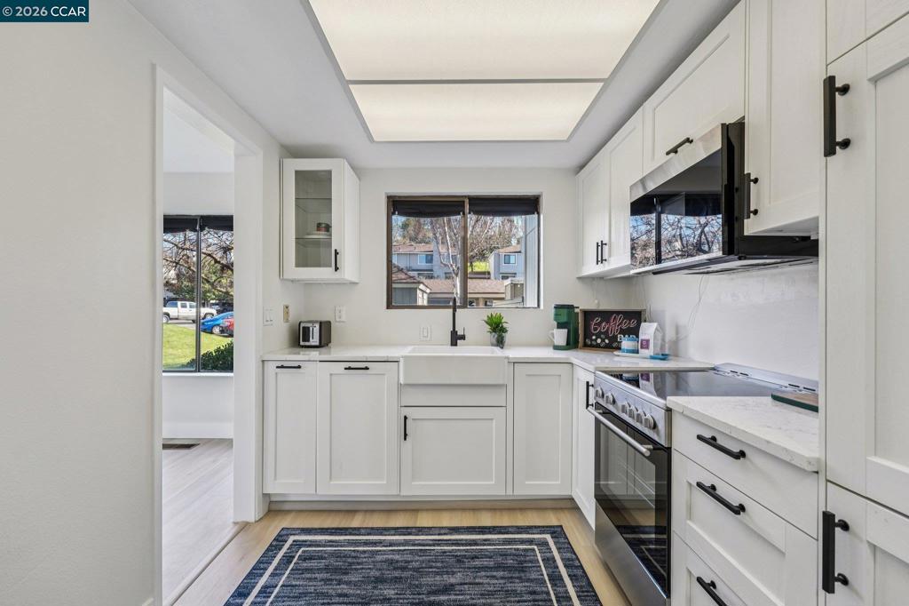 2 Lakeview Ct