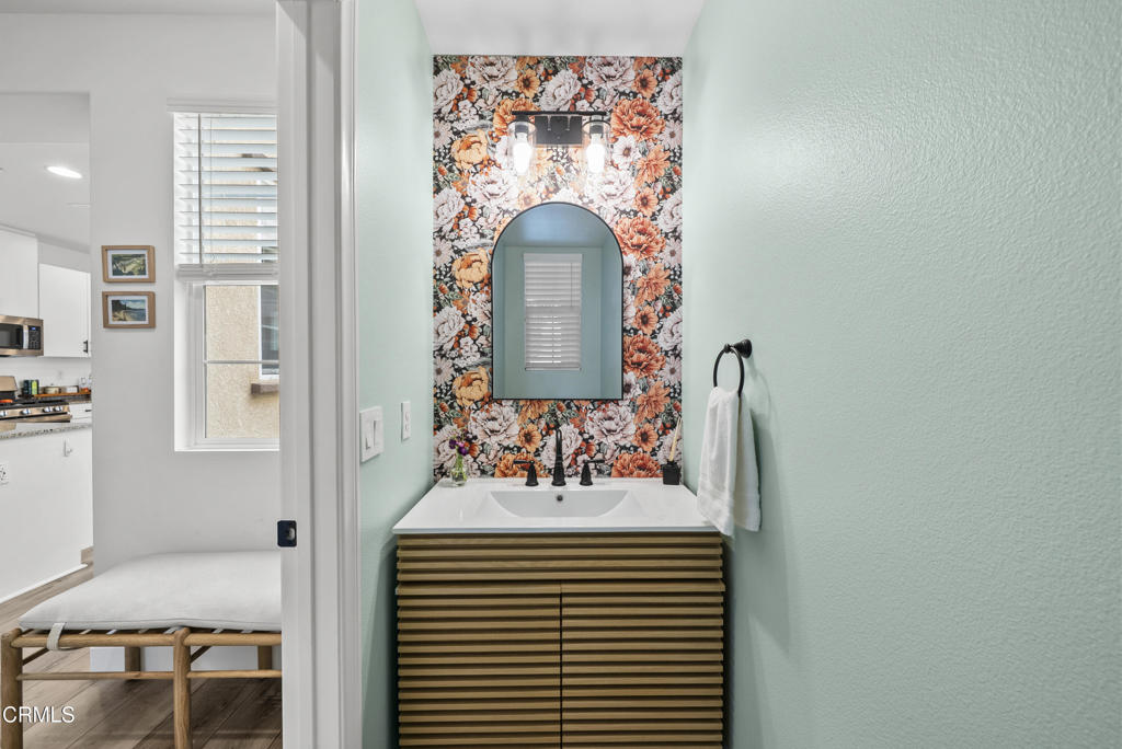 https://media.crmls.org/mediaz/0c7dd2dc-b7f4-41ad-a009-5829017dfe24.jpg?preset=X-Large