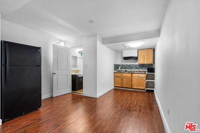 3941 2nd Avenue, Los Angeles CA: https://media.crmls.org/mediaz/0c7df448-bd08-4077-aeb6-84e74878b9f3.jpg