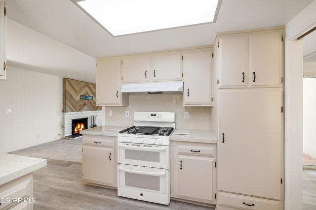 261 Hiram Avenue, Newbury Park CA: https://media.crmls.org/mediaz/0c7e5f5c-7402-4022-91a6-04f42bc82f52.jpg