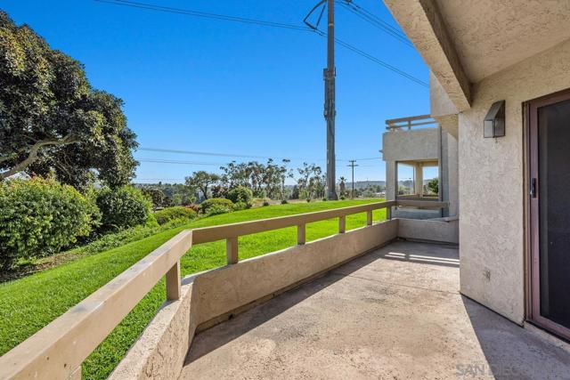 1914 Swallow Ln, Carlsbad CA: https://media.crmls.org/mediaz/0c7ebc45-d79e-4636-a867-ee0fa8dec4b5.jpg