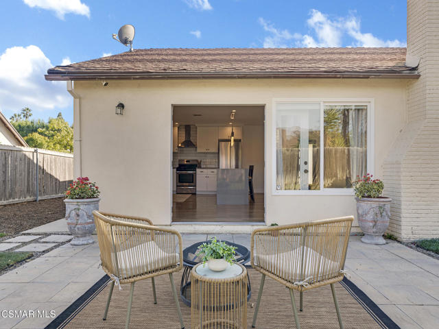 898 Oakmound Avenue, Newbury Park CA: https://media.crmls.org/mediaz/0c7ee878-d8ff-4777-b516-f5fe8d7804f4.jpg