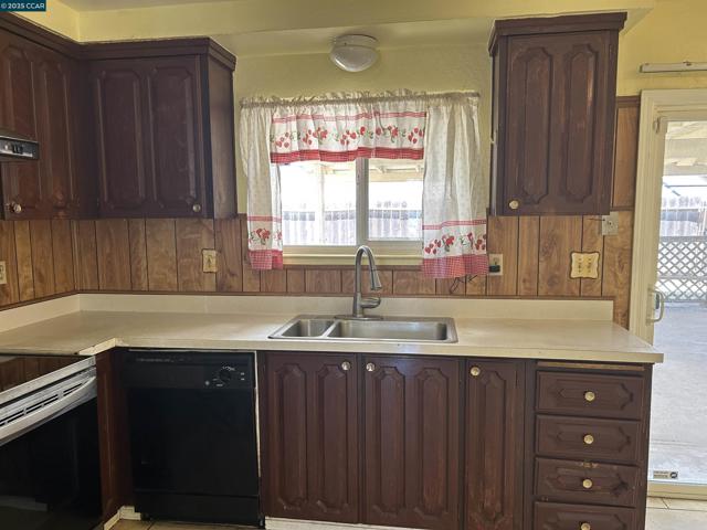 26 Leeward Way, Pittsburg CA: https://media.crmls.org/mediaz/0c7f0157-318b-4813-a1f8-20459b5bd2f9.jpg