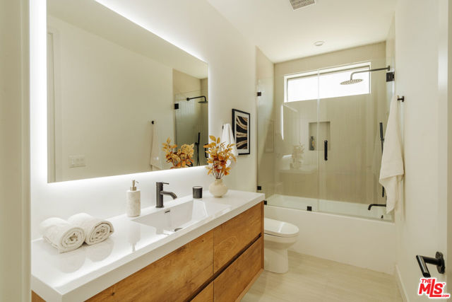 1343 S Ogden Drive, Los Angeles CA: https://media.crmls.org/mediaz/0c7f5d8b-9e18-42ee-ba9c-8121027100d1.jpg